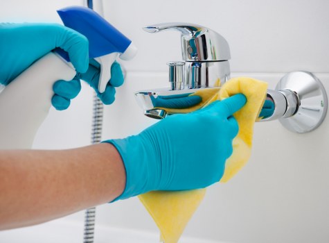 Professional cleaner and manager confirming a complaint outcome