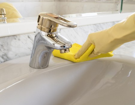 Cleaner in Bromley preparing a tidy kitchen and worktop